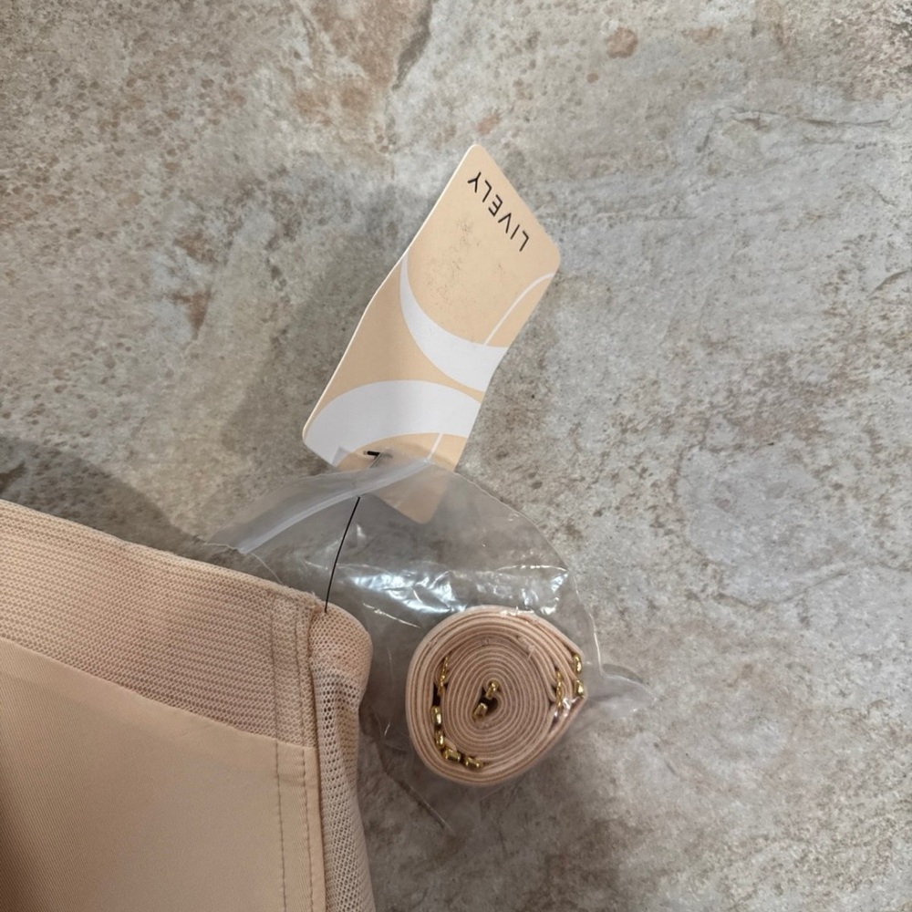 Lively 38D 32218 No-Wire Strapless Bra Toasted Almond Beige Convertible NEW - Picture 2 of 8